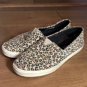 TOMS Leopard-Pattern Slip-On Shoes in Black and Tan